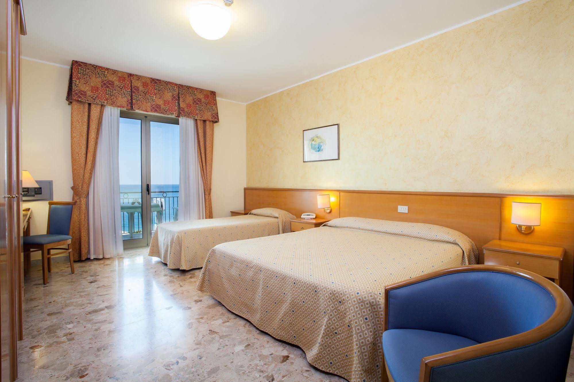 Hotel La Tonnara 아망테 외부 사진